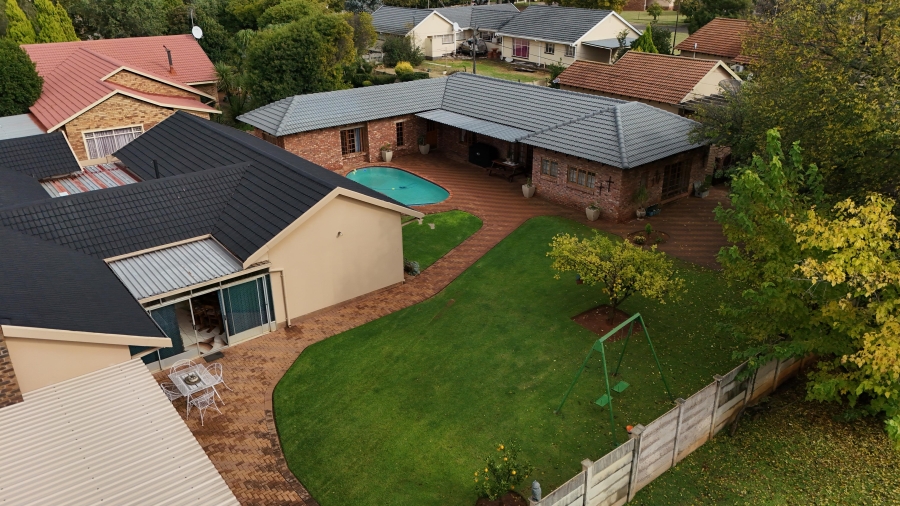 6 Bedroom Property for Sale in Flamwood North West